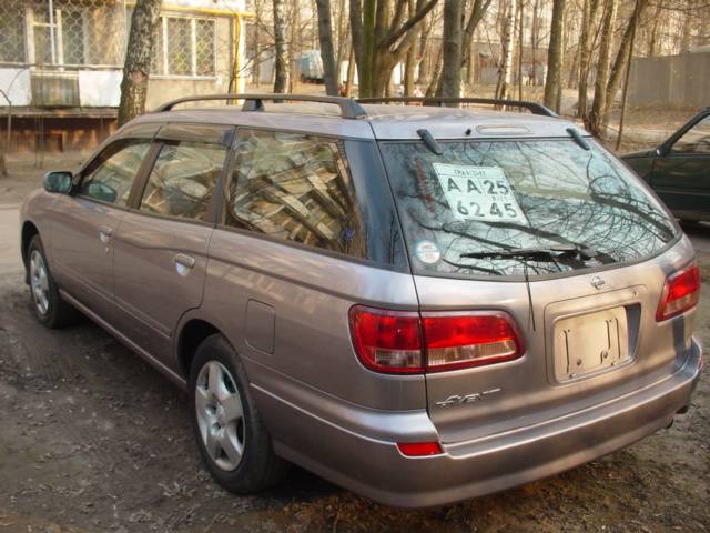 2002 Nissan Avenir