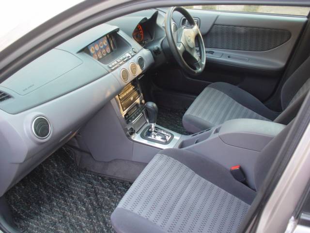 2002 Nissan Avenir