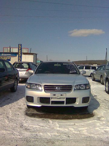 2002 Nissan Avenir