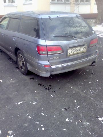 2002 Nissan Avenir