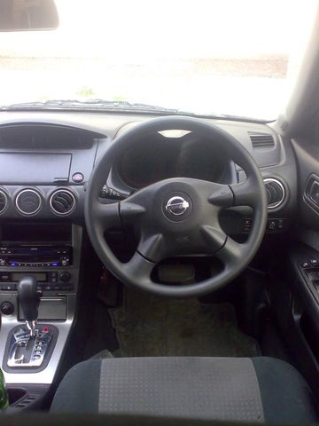2002 Nissan Avenir