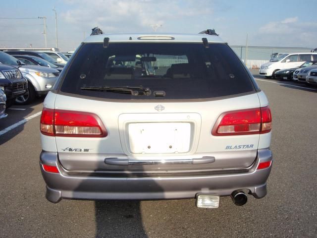 2002 Nissan Avenir
