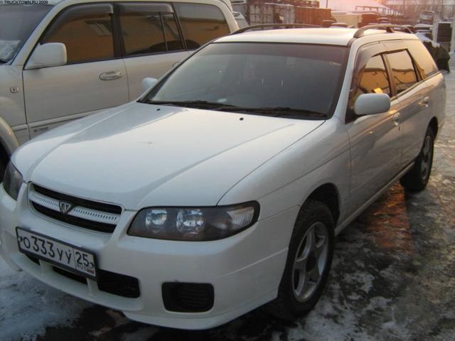 2002 Nissan Avenir
