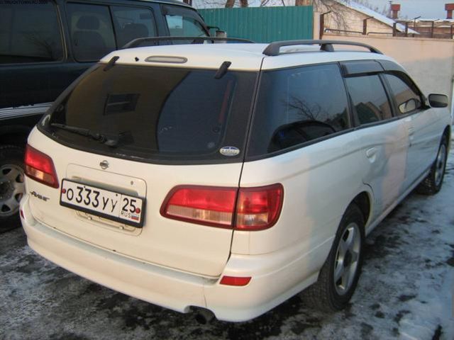 2002 Nissan Avenir