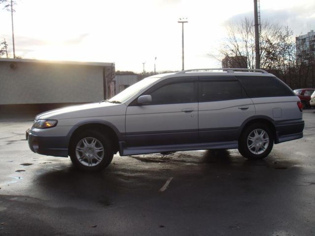 2002 Nissan Avenir