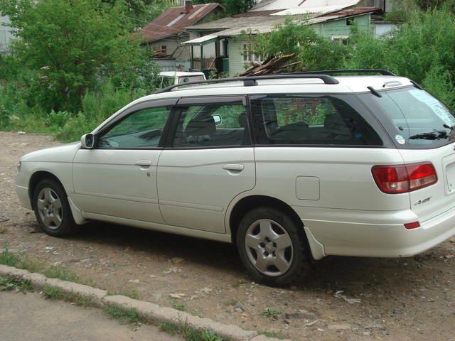 2002 Nissan Avenir