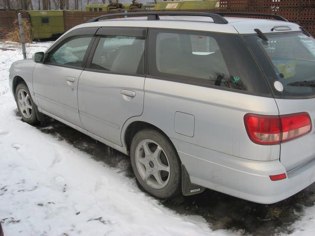 2002 Nissan Avenir
