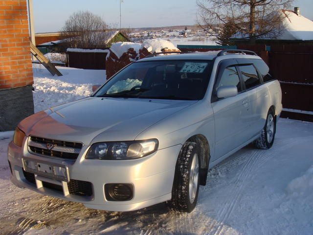 2002 Nissan Avenir