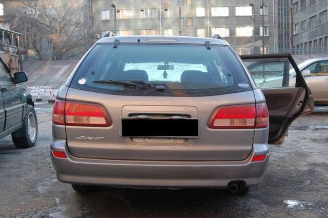 2002 Nissan Avenir