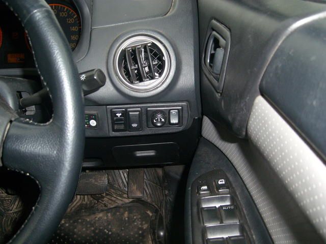 2002 Nissan Avenir