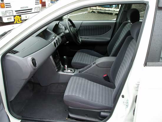 2002 Nissan Avenir Pictures