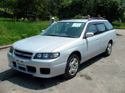 2002 Nissan Avenir Photos