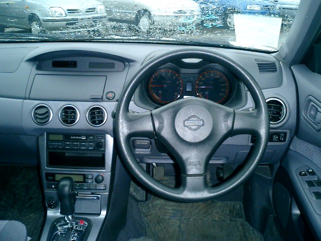 2002 Nissan Avenir Images