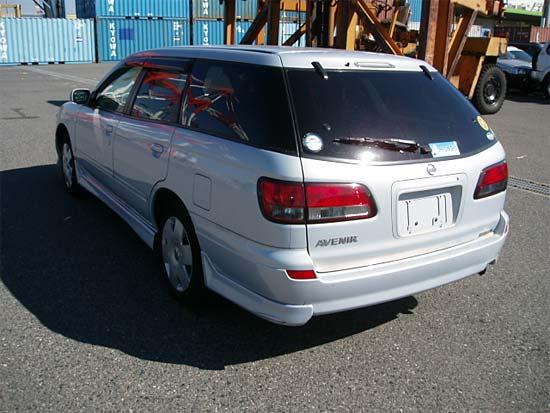 2002 Nissan Avenir Photos