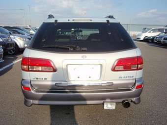 2002 Nissan Avenir Photos