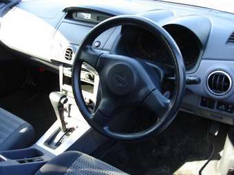 2002 Nissan Avenir Pictures