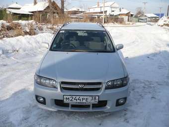 2002 Nissan Avenir Pics