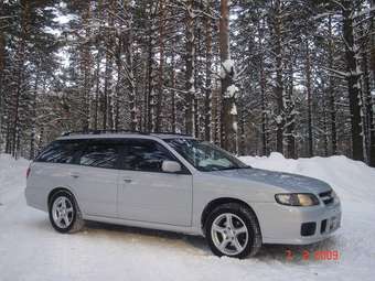 2002 Nissan Avenir Images