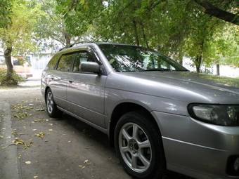 2002 Nissan Avenir Pictures