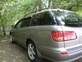 2002 Nissan Avenir Photos