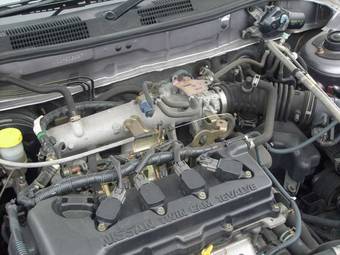 2002 Nissan Avenir Pictures
