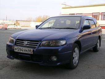 2002 Nissan Avenir Photos