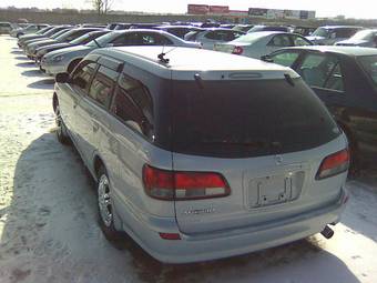 2002 Nissan Avenir Photos