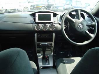 2002 Nissan Avenir Photos