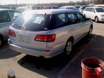 2002 Nissan Avenir Pictures