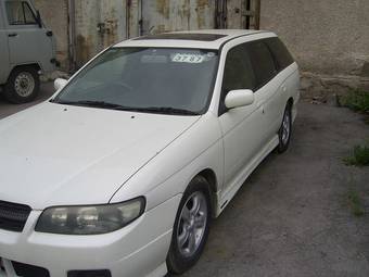 2002 Nissan Avenir Pictures