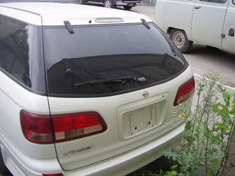 2002 Nissan Avenir Photos