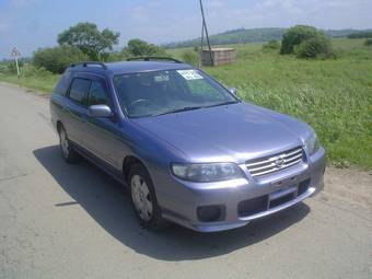 2002 Nissan Avenir Photos