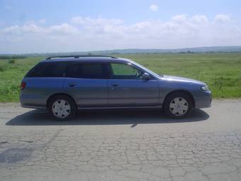 2002 Nissan Avenir Photos