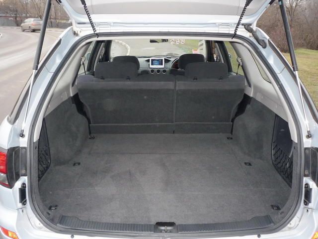 2003 Nissan Avenir
