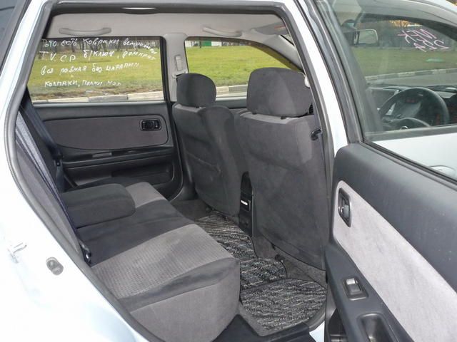 2003 Nissan Avenir