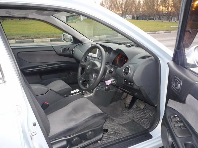 2003 Nissan Avenir