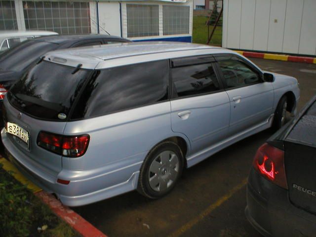 2003 Nissan Avenir
