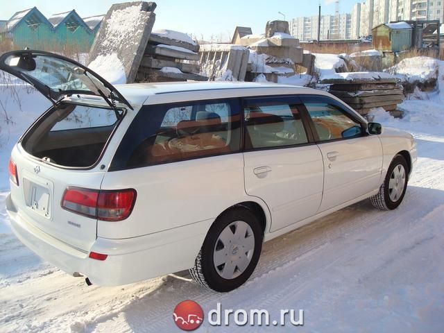 2003 Nissan Avenir