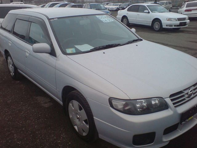 2003 Nissan Avenir