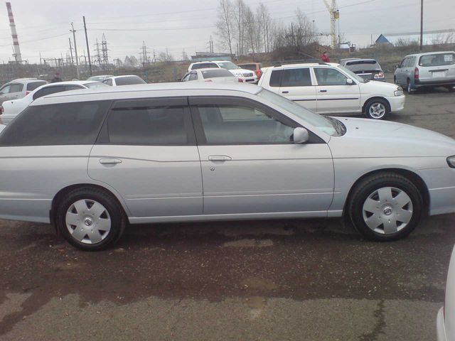 2003 Nissan Avenir