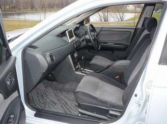 2003 Nissan Avenir Pictures