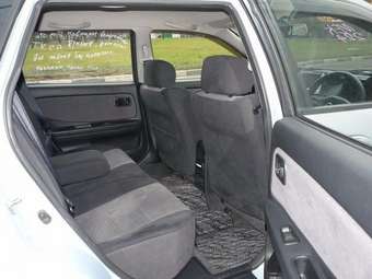 2003 Nissan Avenir Pictures