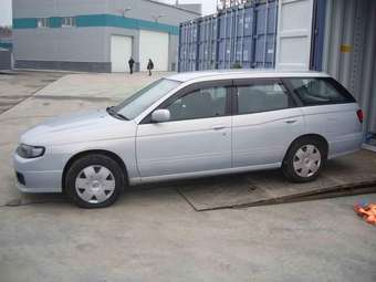 2003 Nissan Avenir Pics