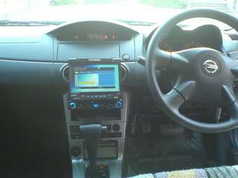 2003 Nissan Avenir Pics
