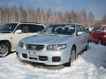 2003 Nissan Avenir Pictures