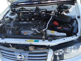 2003 Nissan Avenir Pictures