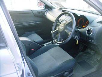 2003 Nissan Avenir Photos
