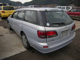 2003 Nissan Avenir Pics