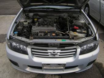 2003 Nissan Avenir Pictures