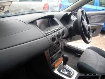 2003 Nissan Avenir Photos